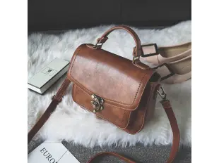 Кафява дамска чанта - Klasia