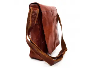 Мъжка кафява кожена чанта с капак